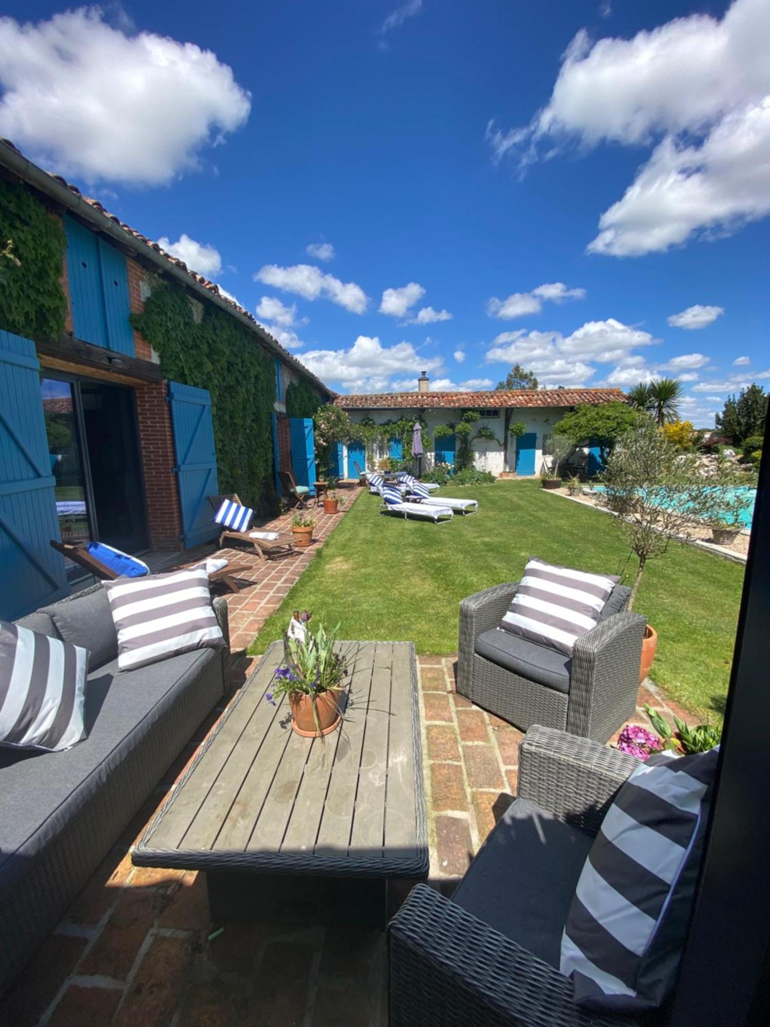 Domaine Du Tafiart Bed & Breakfast Sarron Exterior photo
