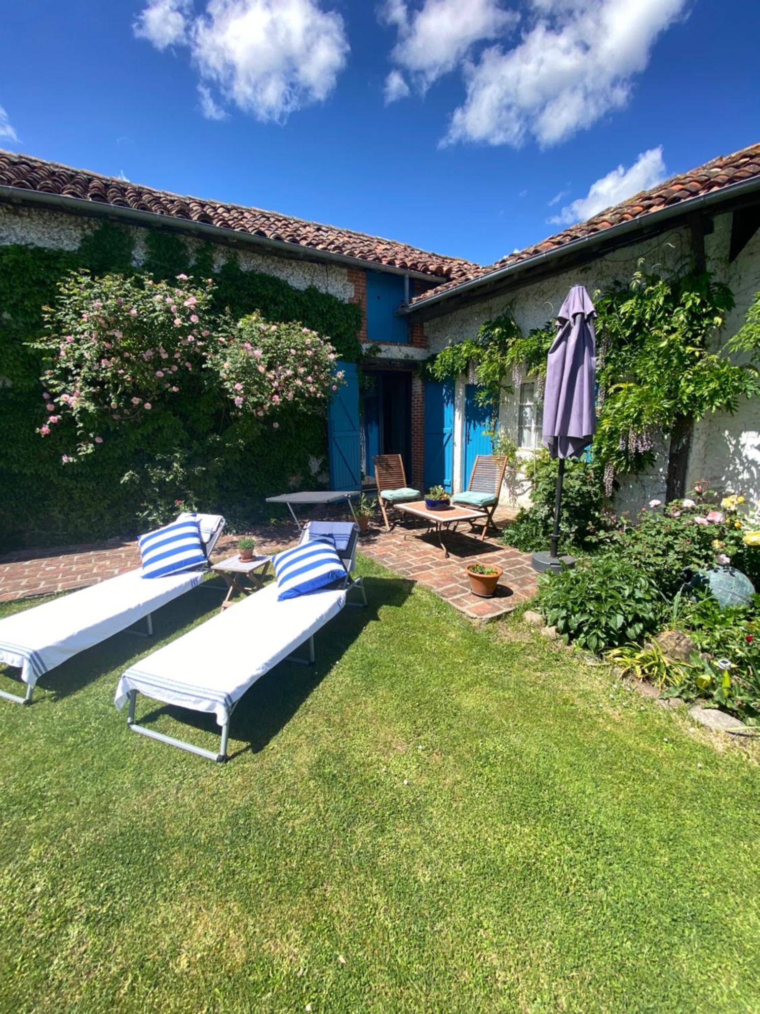 Domaine Du Tafiart Bed & Breakfast Sarron Exterior photo