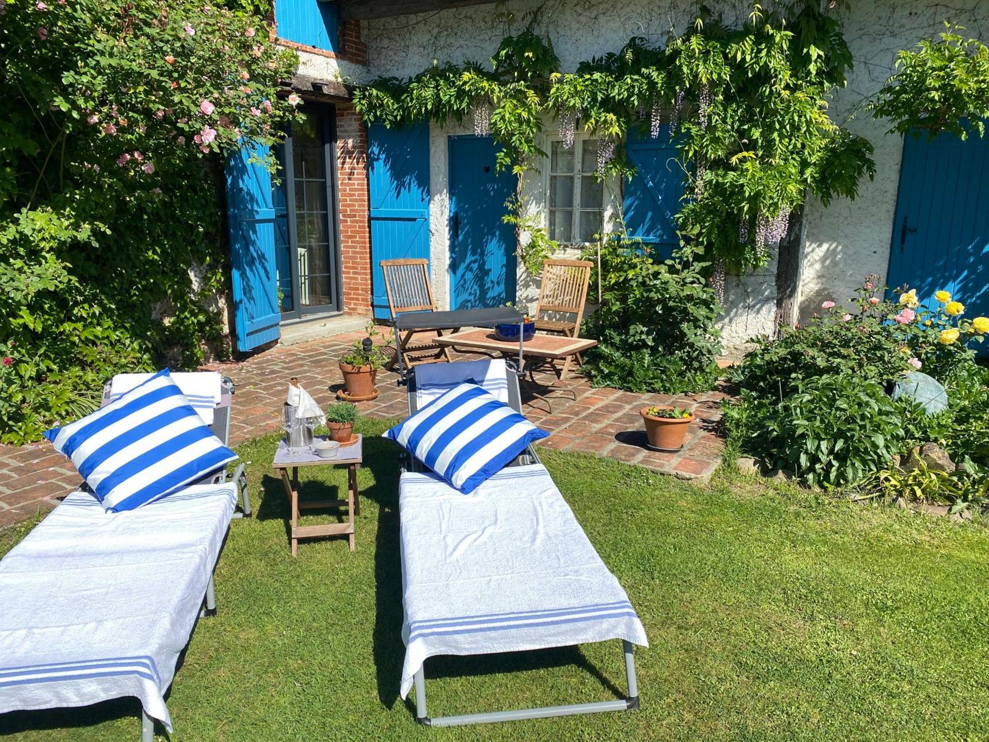 Domaine Du Tafiart Bed & Breakfast Sarron Exterior photo