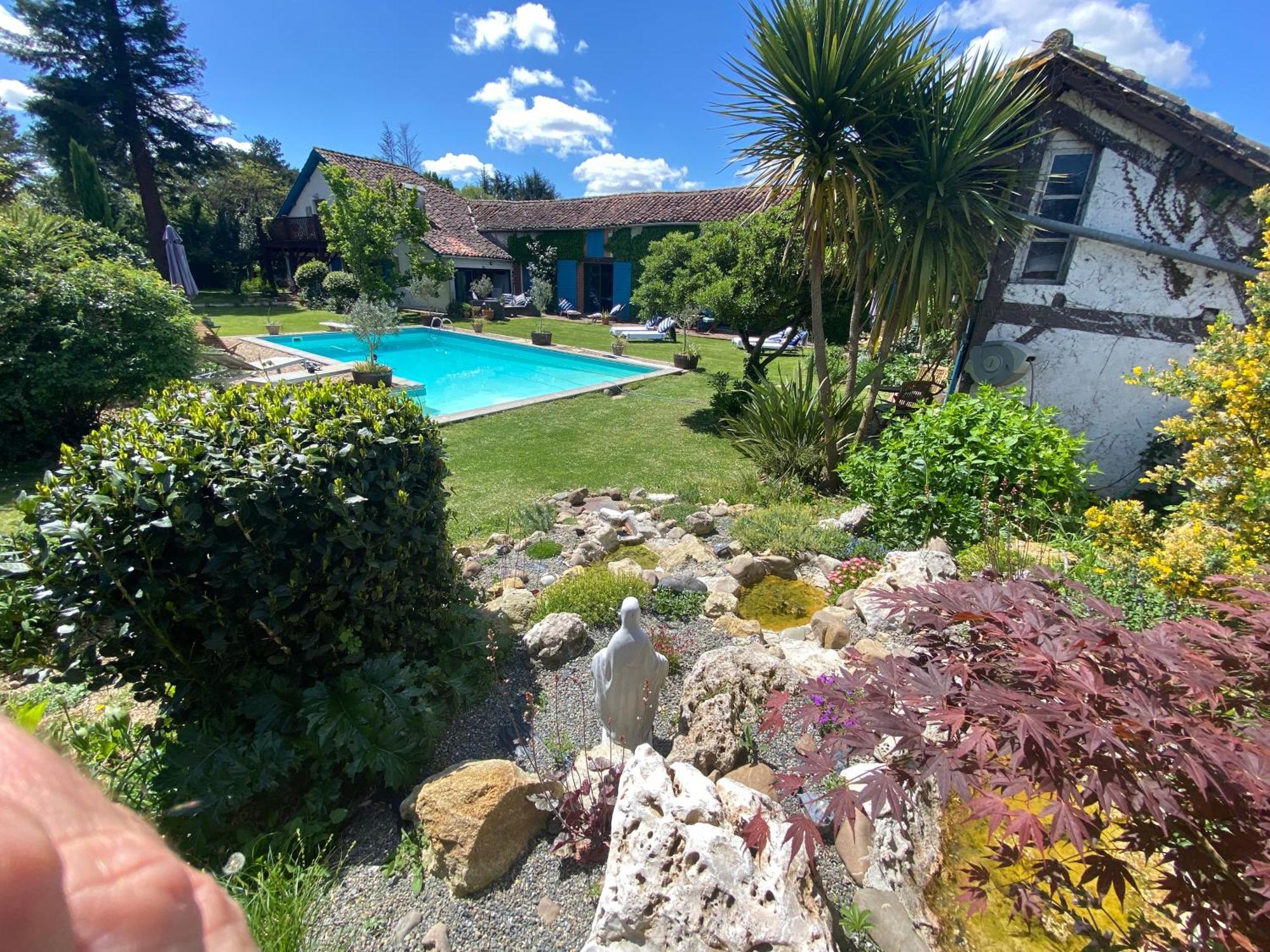 Domaine Du Tafiart Bed & Breakfast Sarron Exterior photo
